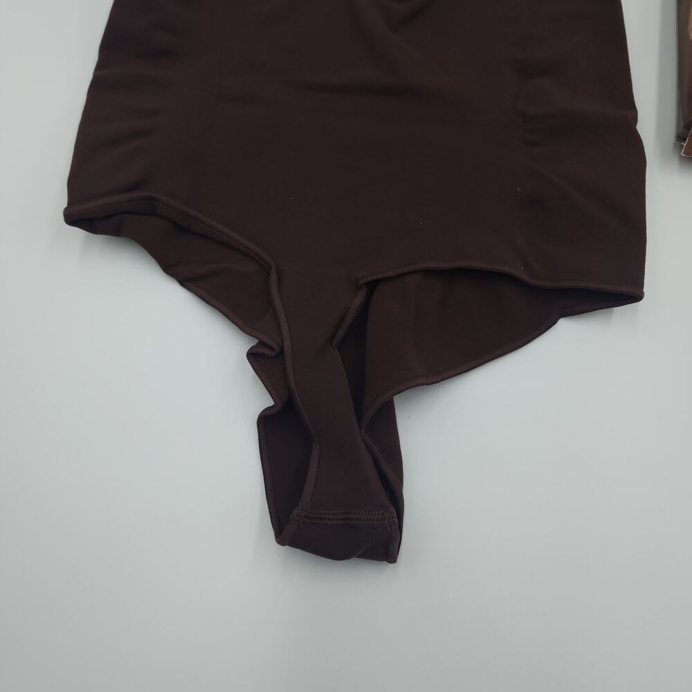 SKIMS Sculpting High Waist Thong in Cocoa Size 4X/5X - Picture 5 of 10